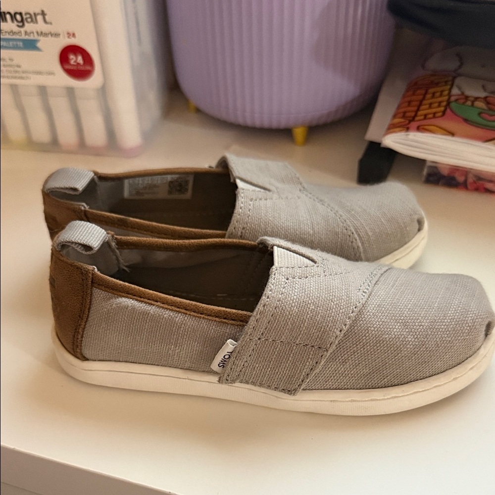 Toms Kids Light Gray and Tan Slip-On Sneakers